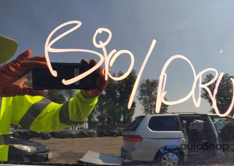 2020 Tesla Model Y z USA, uszkodzony, nr VIN 5YJYGDEE4LF052781